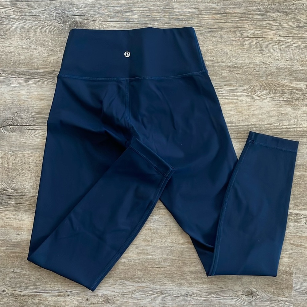 Lululemon wunder under leggings, size 6, 25in.